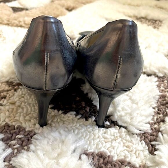 ELIE TAHARI METALLIC LEATHER KITTEN HEEL - Picture 7 of 8